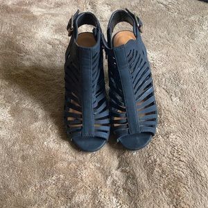 Strappy short heels size 7